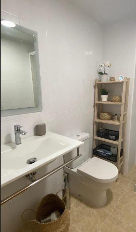 Céntrico apartamento con todo a estrenar en la playa Santa Pola Exterior foto